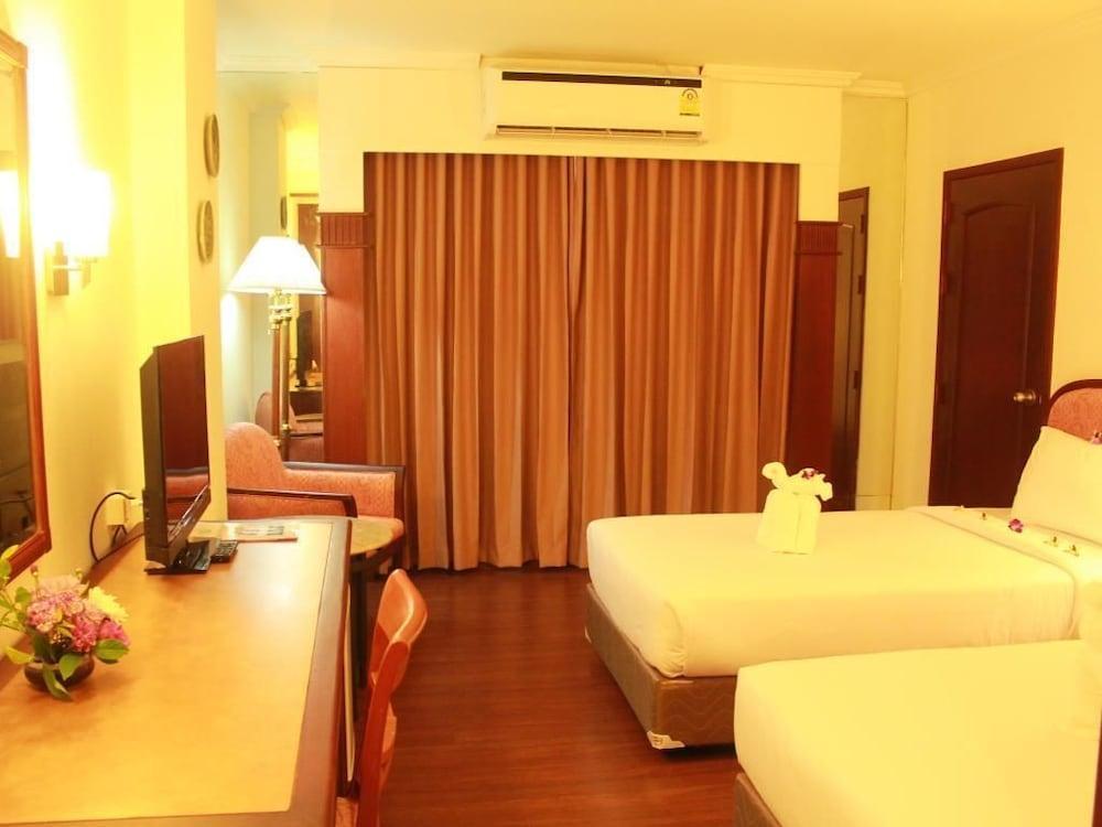 Mayflower Grande Hotel Phitsanulok Exterior foto