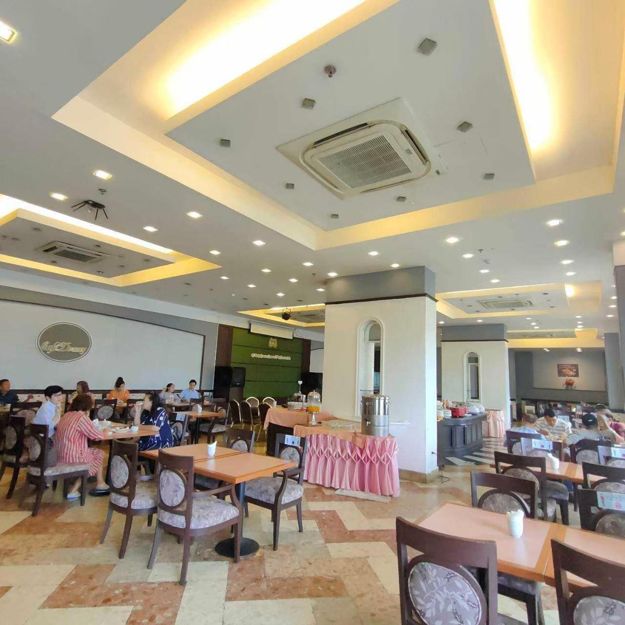 Mayflower Grande Hotel Phitsanulok Exterior foto