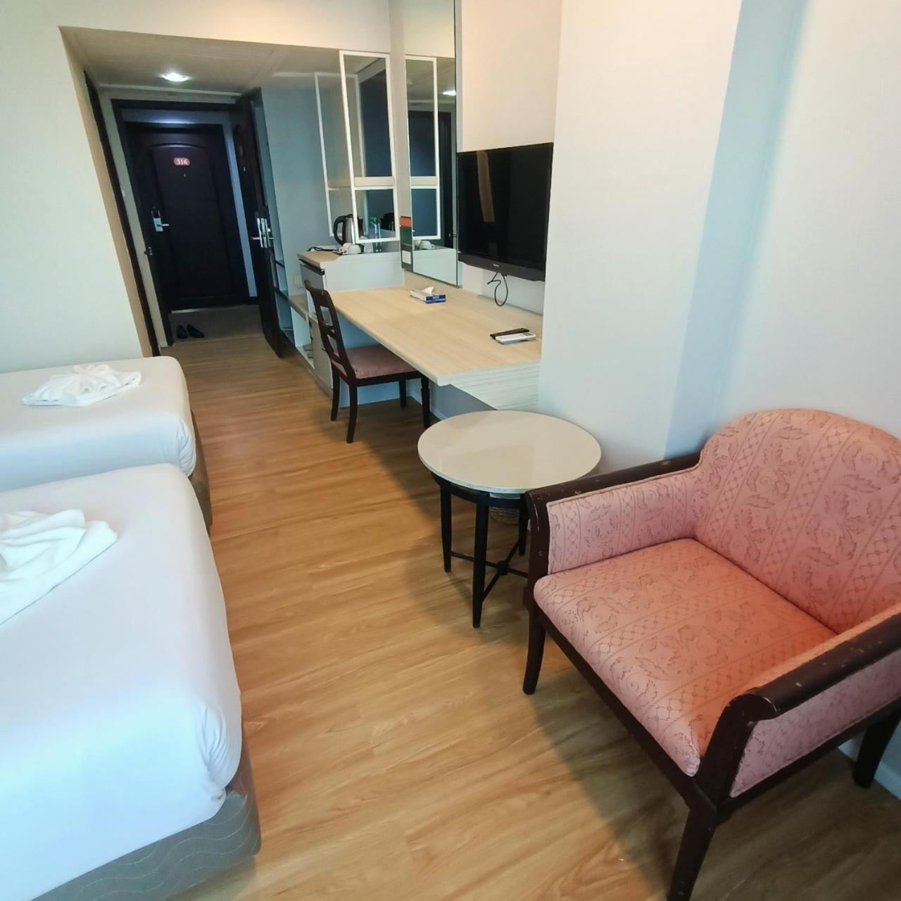 Mayflower Grande Hotel Phitsanulok Exterior foto
