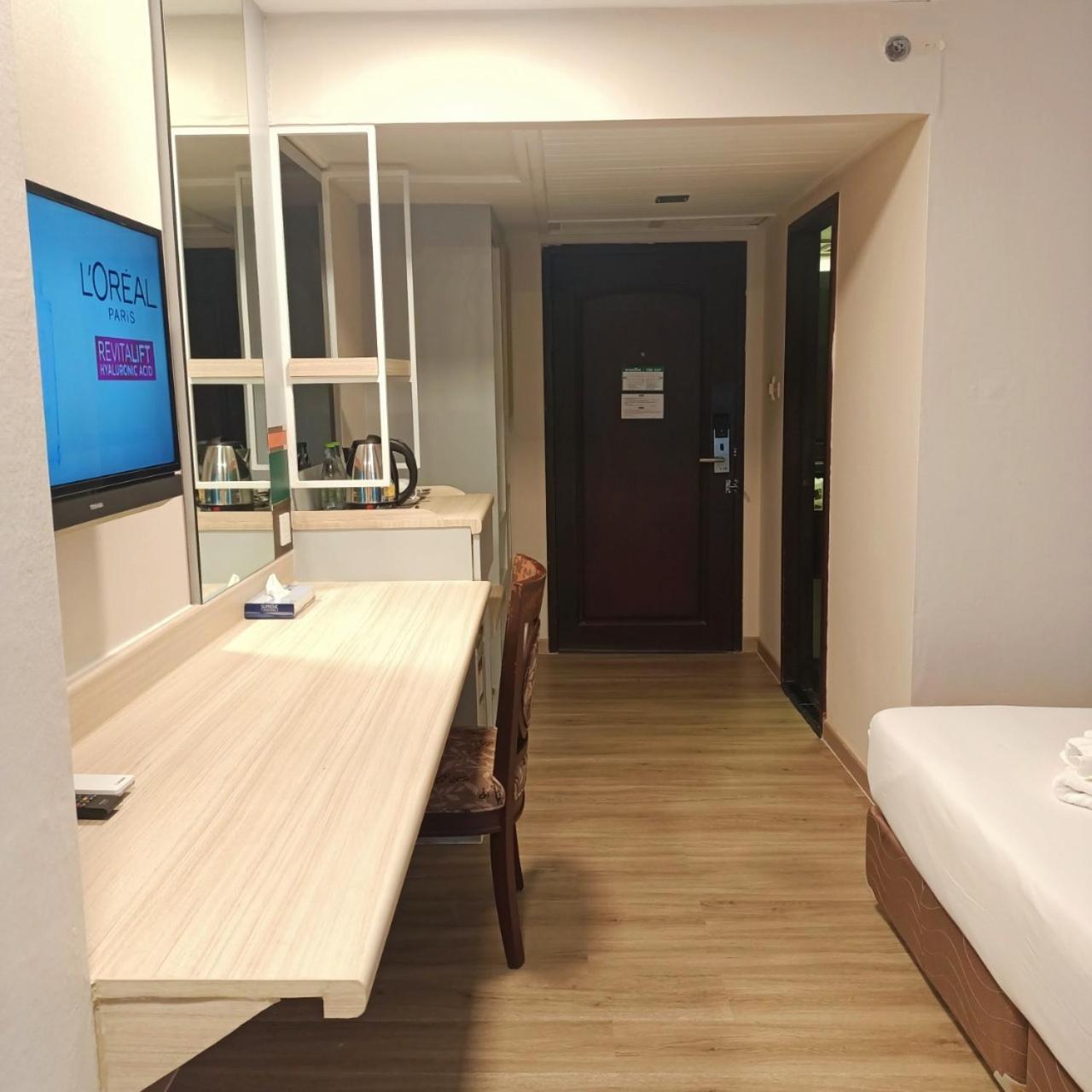 Mayflower Grande Hotel Phitsanulok Exterior foto