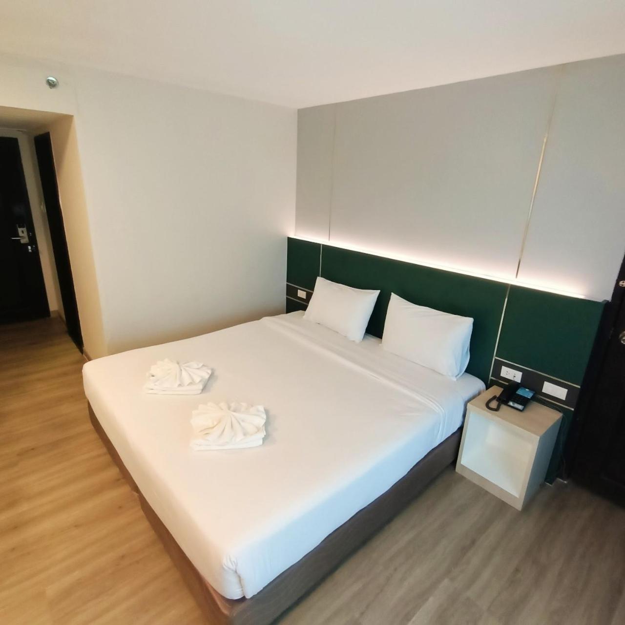 Mayflower Grande Hotel Phitsanulok Exterior foto