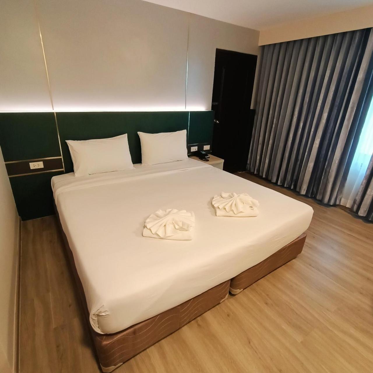 Mayflower Grande Hotel Phitsanulok Exterior foto