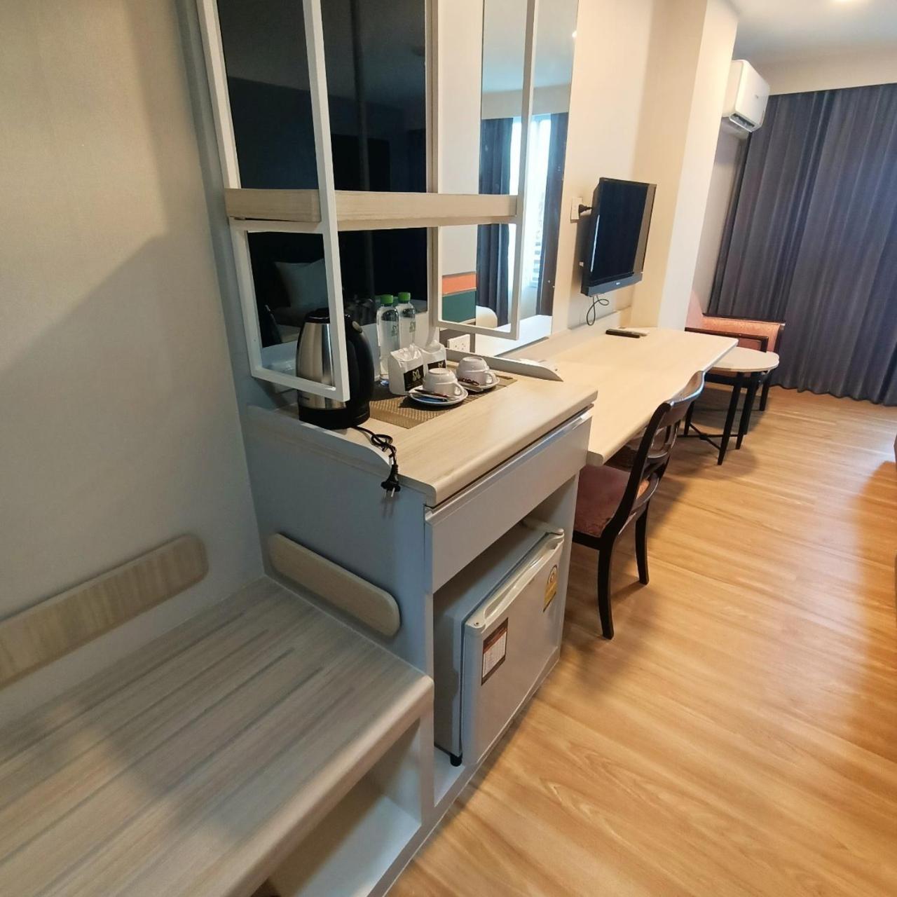 Mayflower Grande Hotel Phitsanulok Exterior foto