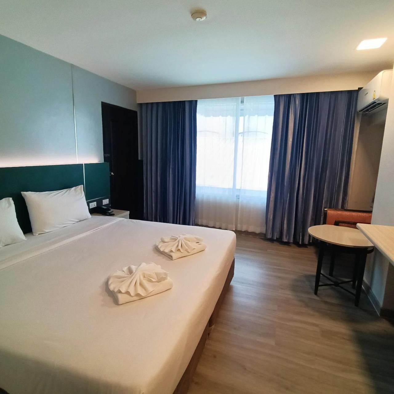 Mayflower Grande Hotel Phitsanulok Exterior foto