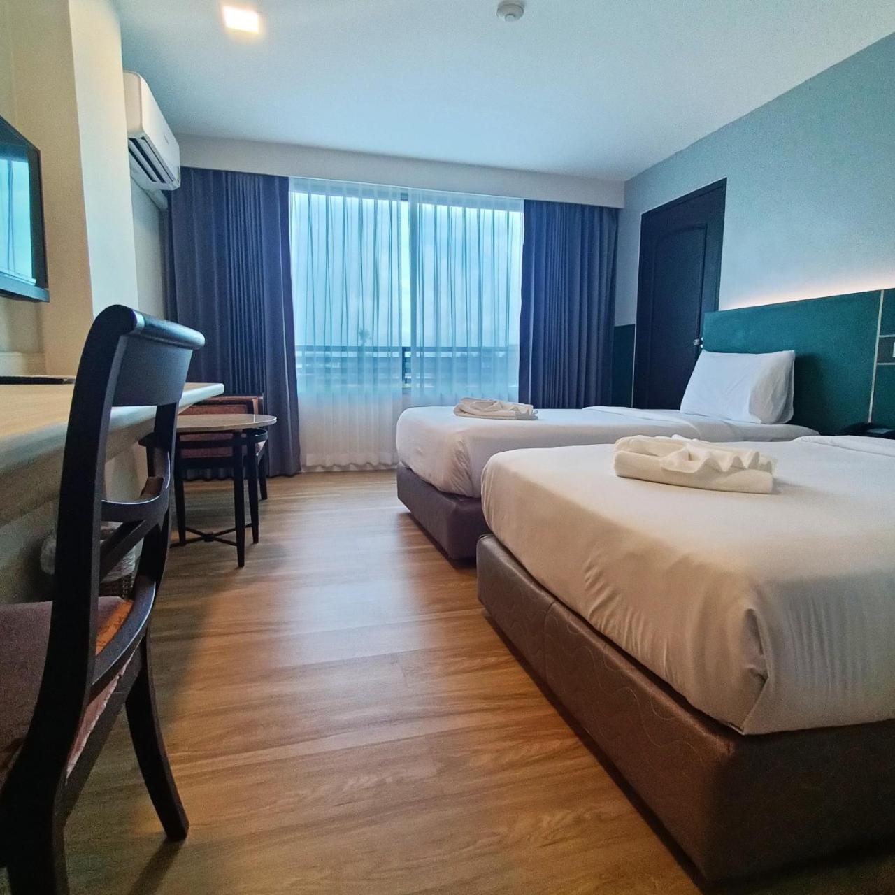 Mayflower Grande Hotel Phitsanulok Exterior foto