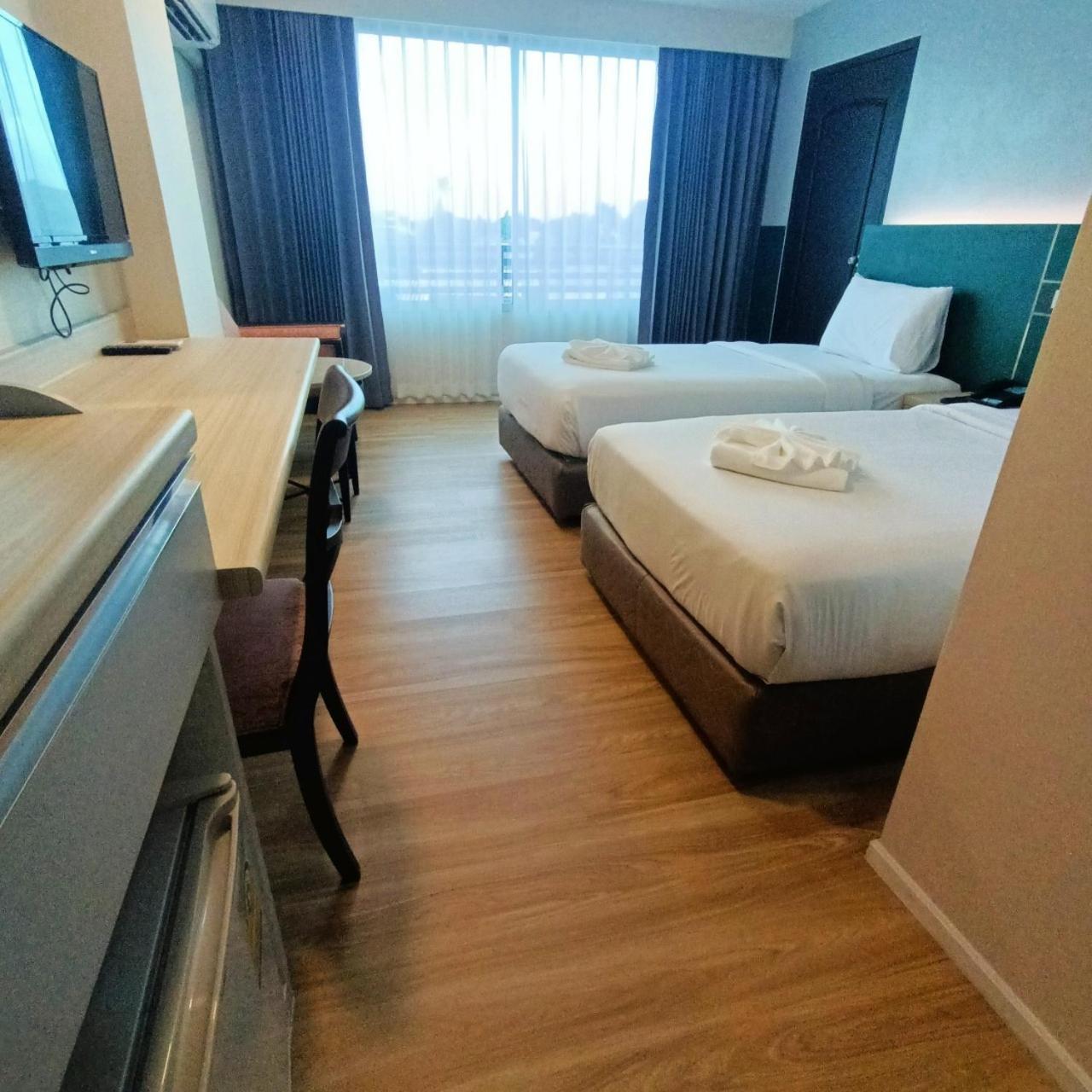 Mayflower Grande Hotel Phitsanulok Exterior foto