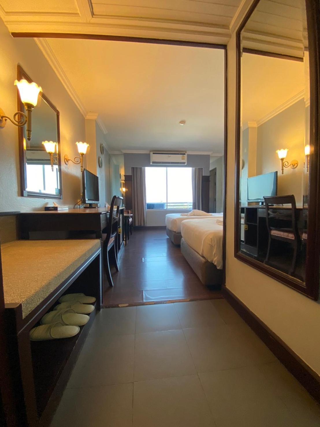 Mayflower Grande Hotel Phitsanulok Exterior foto