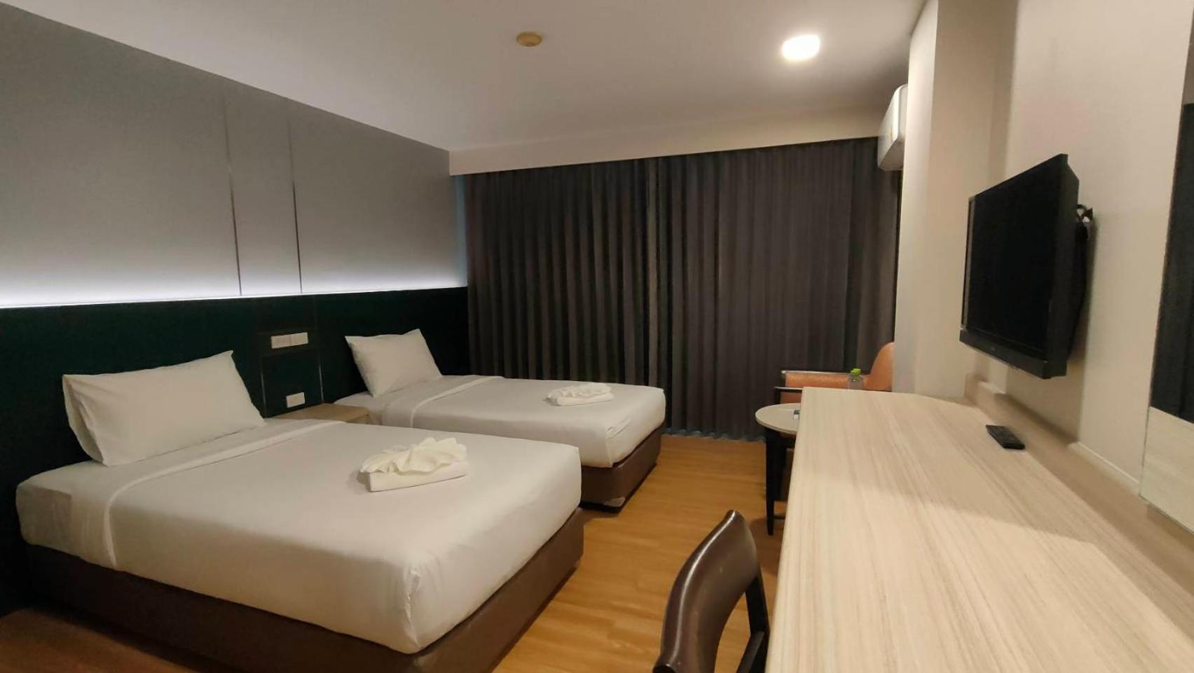 Mayflower Grande Hotel Phitsanulok Exterior foto