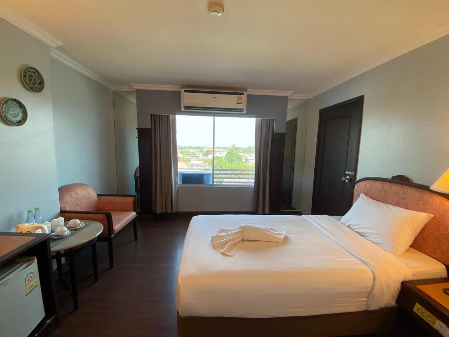 Mayflower Grande Hotel Phitsanulok Exterior foto