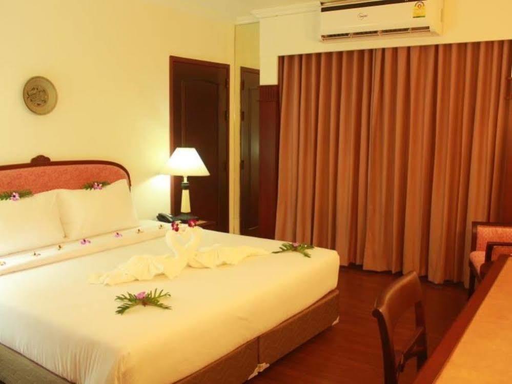 Mayflower Grande Hotel Phitsanulok Exterior foto