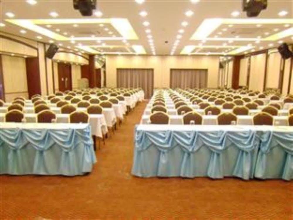 Mayflower Grande Hotel Phitsanulok Exterior foto